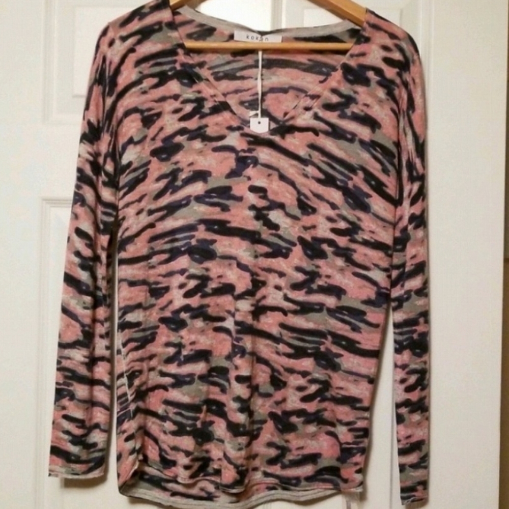 🆕️Kokun printed pullover - Picture 1 of 8